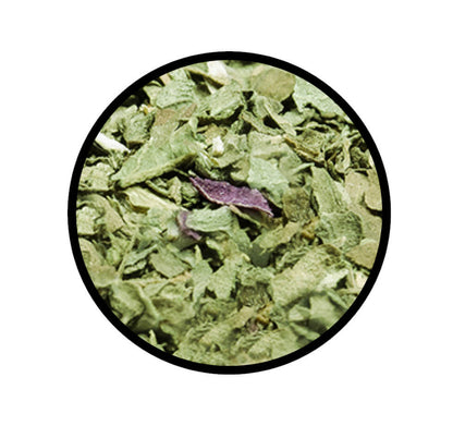 Nahaufnahme der getrockneten Blätter von Basilikum gerebelt von STAY SPICED! bei Chefkoch-Gewürze