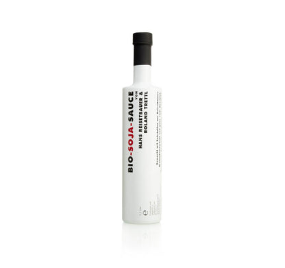 Edle weisse 500ml Flasche der exklusiven Bio-Soja Sauce von Roland Trettl und Hans Reisetbauer für Premium-Genuss