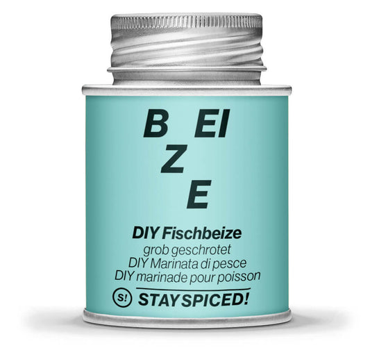DIY Fischbeize grob geschrotet - Geschlossene hellblaue Gewürzdose von STAY SPICED
