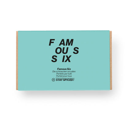 Die elegant geschlossene Famous Six Geschenkbox von STAY SPICED ! mit markanter hellblauen Banderole