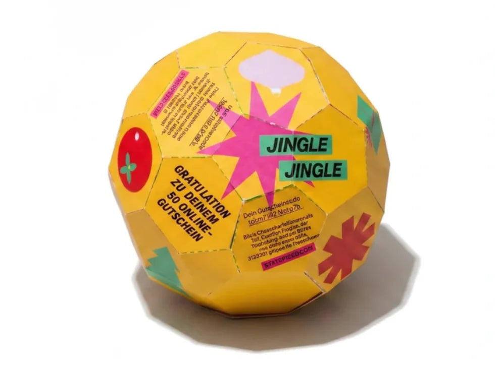 Die goldene Kugel aus dem Spice Cube Mini Gewürz-Adventskalender von Chefkoch-Gewürze, welche einen 50 CHF Online-Gutschein enthält